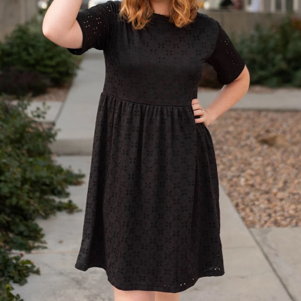 Leia N Co Vivian Black‎ Eyelet Dress Size Medium Casual Modest Goth Boho Womens